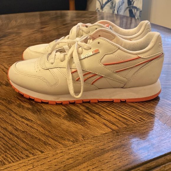 Reebok Women's Classic Leather Sneaker, Chalk/Fiery Orange/White, 8 M US - Picture 3 of 4